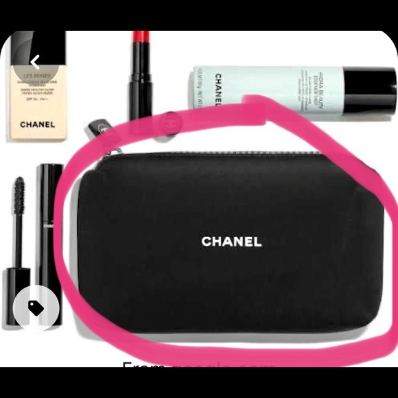 ⭐️Authentic Chanel Cosmetic bag/pouch - Picture 3 of 9